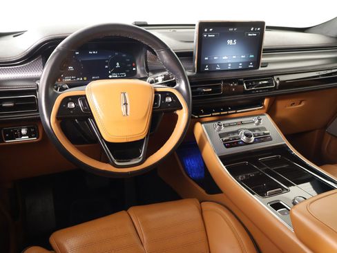 Used 2023 Lincoln Aviator Black Label w/ Dynamic Handling Package AWD/4WD image 2