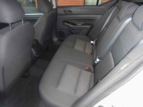 Used 2023 Nissan Altima 2.5 SV image 9