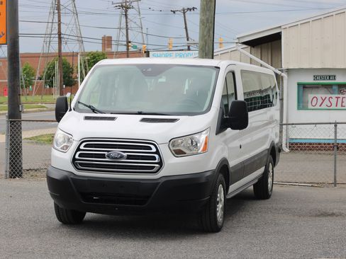 Used 2019 Ford Transit 350 XLT RWD image 3
