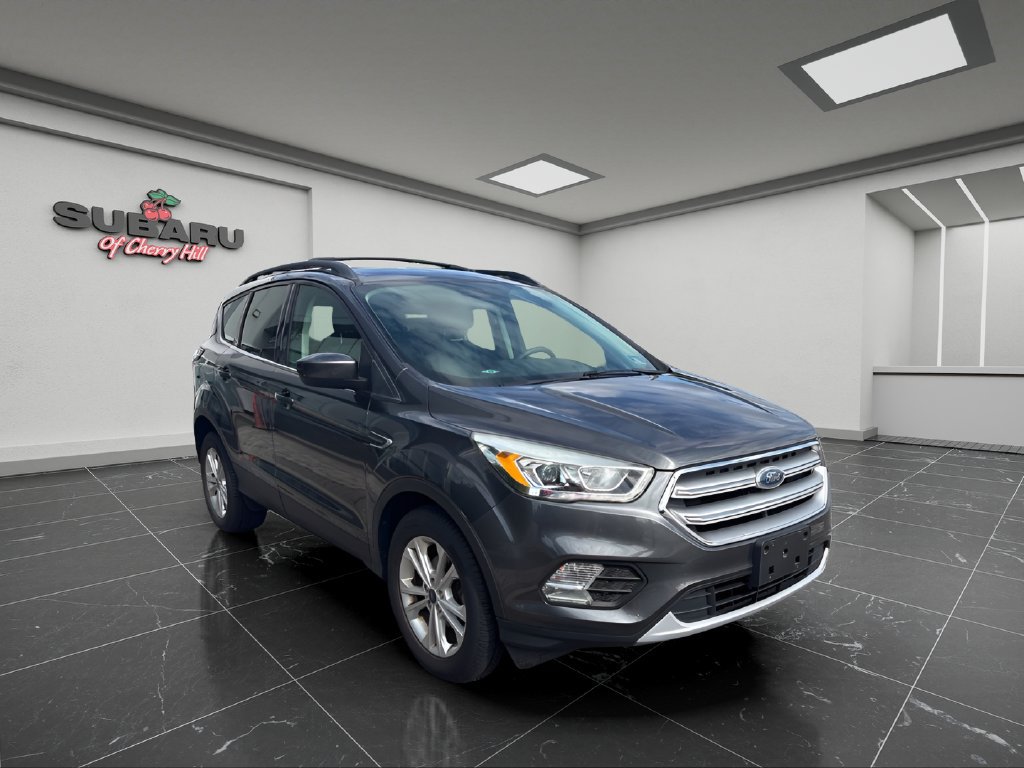 Used 2017 Ford Escape SE w/ Equipment Group 201A FWD image 1