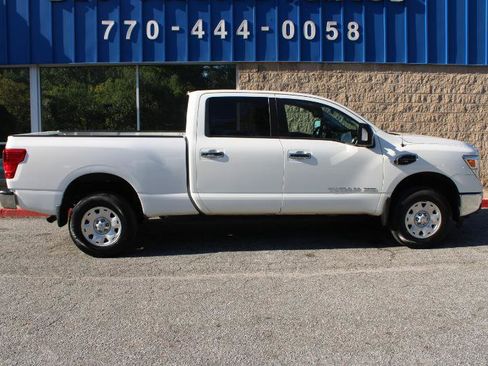 Used 2019 Nissan Titan SV image 26
