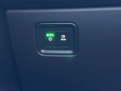 Certified 2025 Porsche Macan 4 Electric image 33