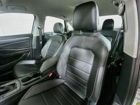 Used 2024 Volkswagen Jetta SE FWD image 19