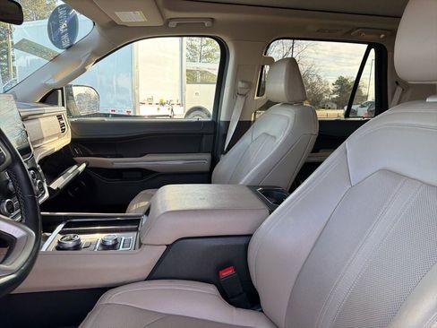 Used 2024 Ford Expedition Limited image 9