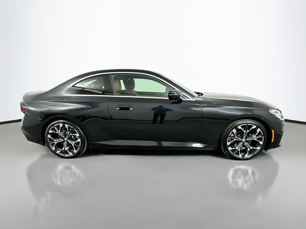 Used 2025 BMW 230i Coupe w/ M Sport Package RWD image 4