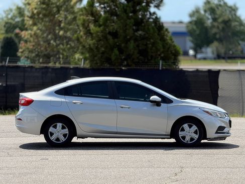 Used 2018 Chevrolet Cruze LS FWD image 7