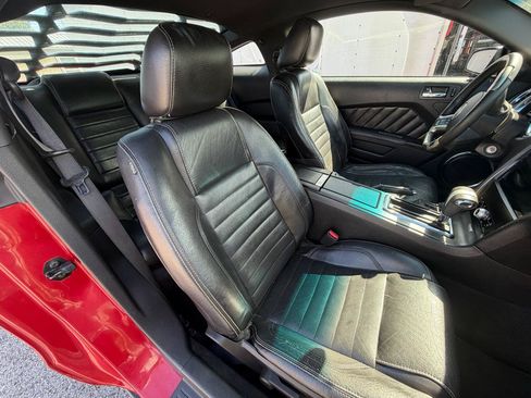 Used 2010 Ford Mustang Premium RWD image 10