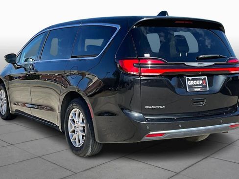 Used 2023 Chrysler Pacifica Touring-L image 11