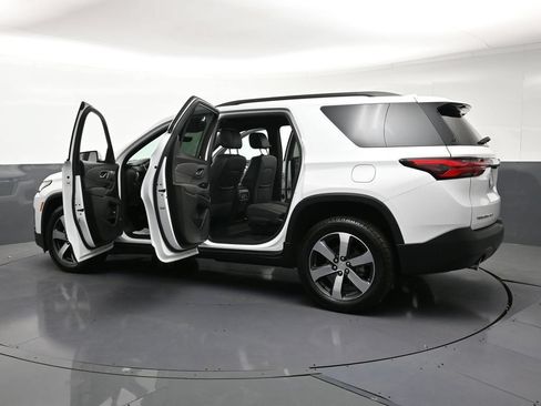 Certified 2023 Chevrolet Traverse LT w/ LT Premium Package AWD/4WD image 35