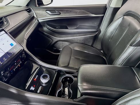 Used 2023 Jeep Grand Cherokee L Limited image 25