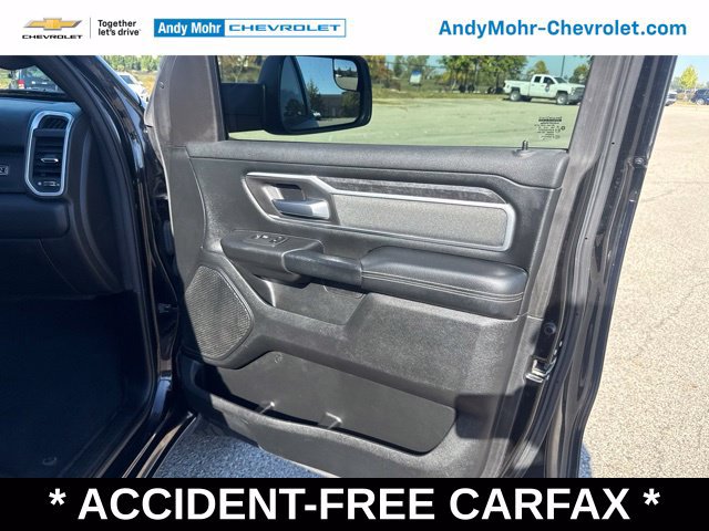 Used 2019 RAM 1500 4x4 Crew Cab image 16