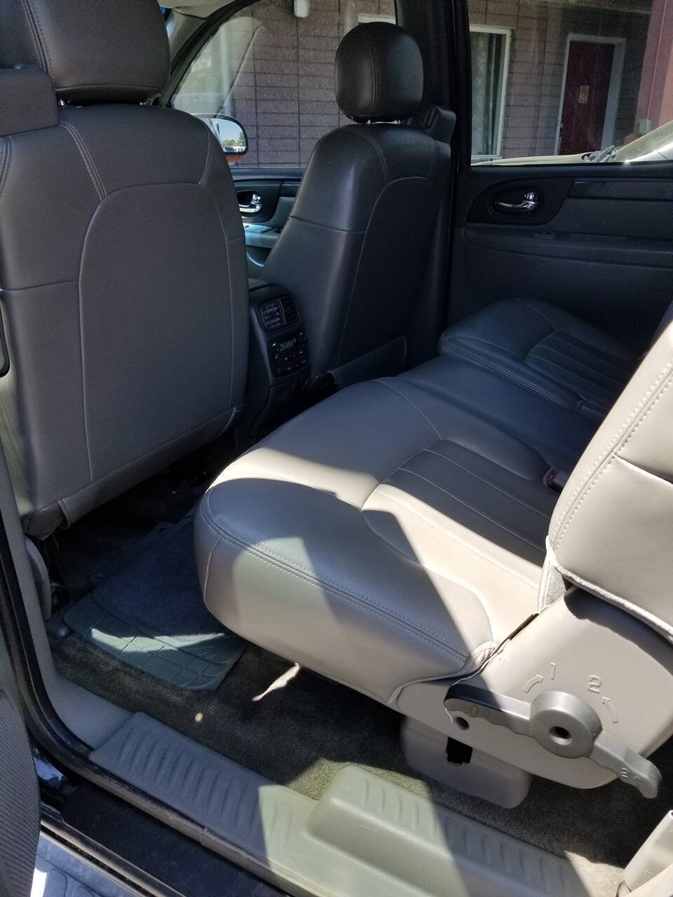 Used 2004 GMC Envoy XUV SLT AWD/4WD image 9
