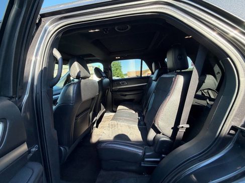 Used 2018 Ford Explorer XLT w/ Equipment Group 202A AWD/4WD image 10
