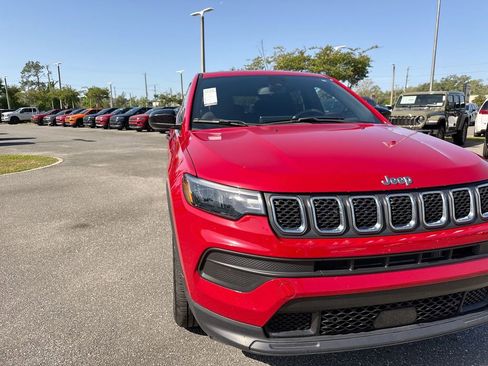 Used 2023 Jeep Compass Sport AWD/4WD image 9