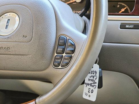 Used 2003 Lincoln Town Car Cartier image 81