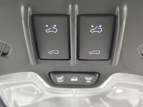 Used 2024 GMC Canyon AT4 w/ AT4 Premium Package image 32