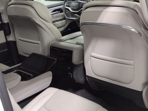 Used 2023 Jeep Grand Wagoneer 4WD image 18