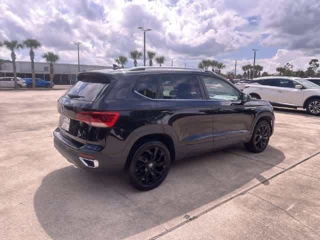 Used 2024 Volkswagen Taos SE w/ Black Wheel Package FWD image 13