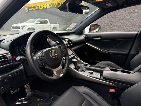 Used 2019 Lexus IS 300 image 15