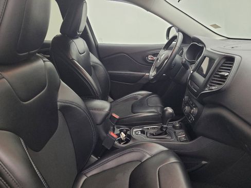 Used 2019 Jeep Cherokee Latitude Plus w/ Cold Weather Group AWD/4WD image 21