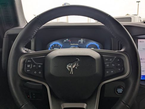 Used 2025 Ford Bronco Badlands image 23