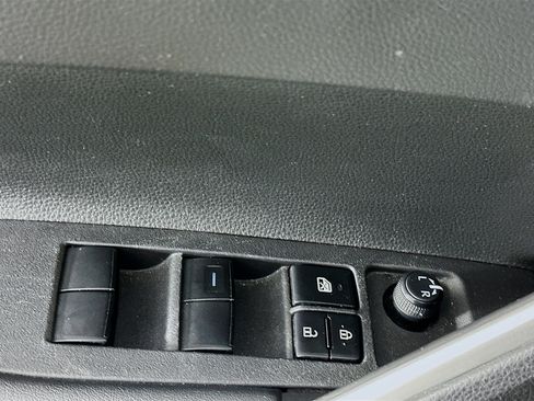 Used 2024 Toyota Corolla Cross LE image 15
