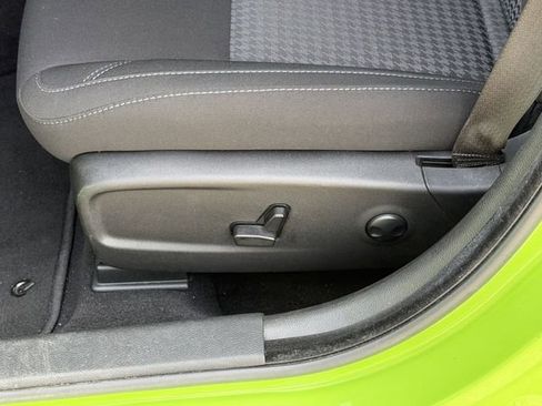 Used 2023 Dodge Charger SXT w/ Blacktop Package image 9