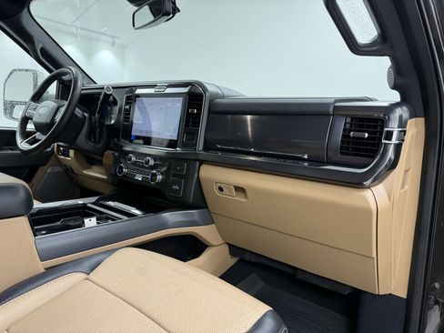 Used 2025 Ford F350 Lariat w/ Chrome Package image 35