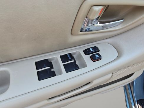 Used 2002 Toyota Avalon XL w/ Luxury Pkg FWD image 52