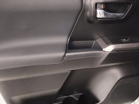 Used 2019 Toyota Tacoma TRD Off-Road image 15