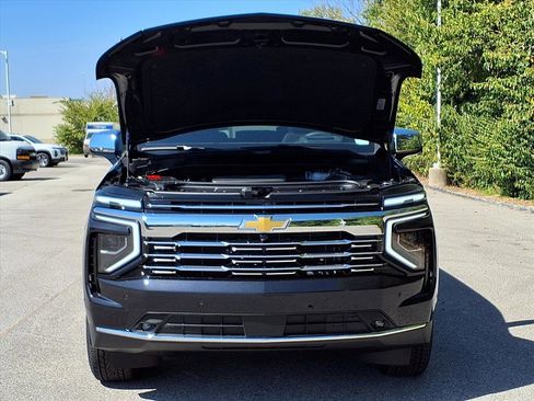 New 2026 Chevrolet Suburban Premier image 23