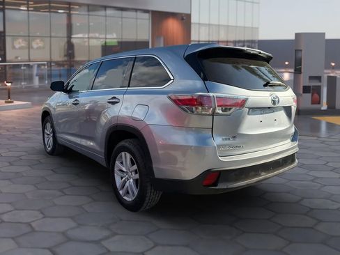 Used 2015 Toyota Highlander LE image 6