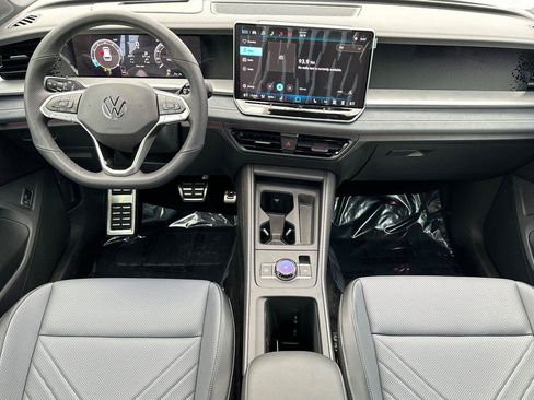New 2026 Volkswagen Tiguan SE R-Line image 12