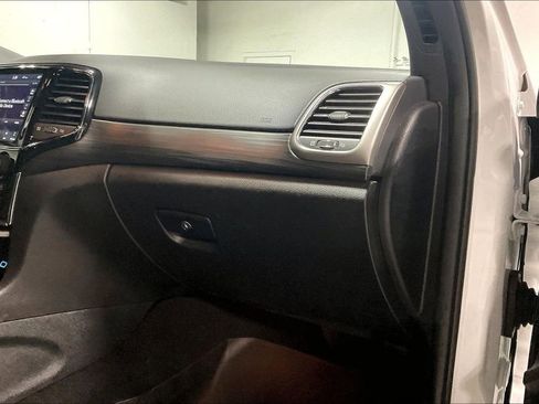 Used 2019 Jeep Grand Cherokee Altitude image 19