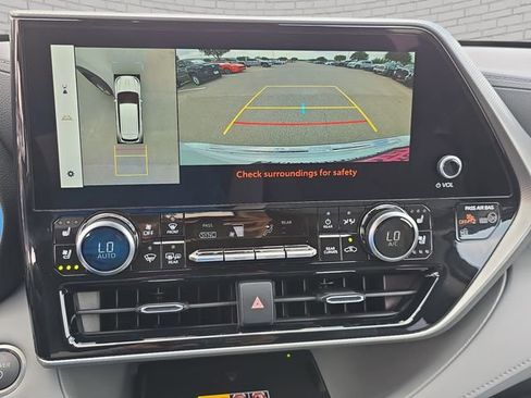 New 2026 Toyota Highlander Platinum AWD/4WD image 24