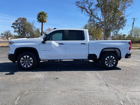 Used 2024 Chevrolet Silverado 2500 Custom w/ Custom Value Package image 3