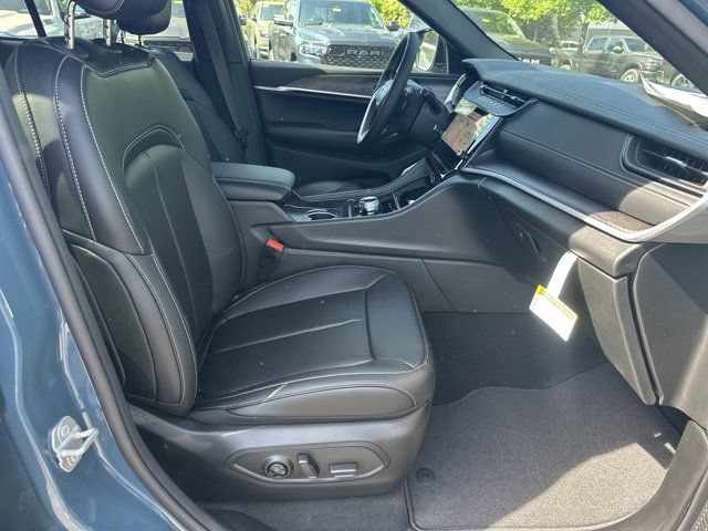 New 2026 Jeep Grand Cherokee Limited w/ Luxury Tech Group II RWD image 14