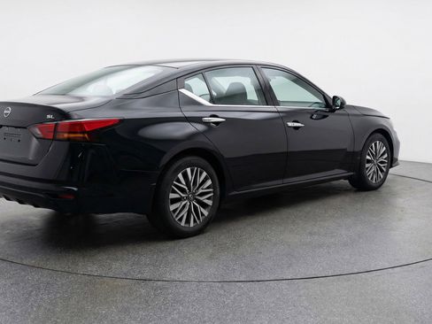 Used 2025 Nissan Altima 2.5 SV image 9