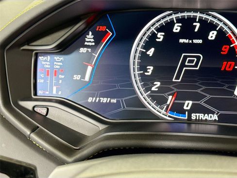 Used 2022 Lamborghini Huracan EVO RWD image 19