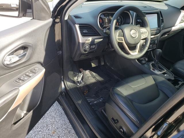 Used 2017 Jeep Cherokee Limited AWD/4WD image 11