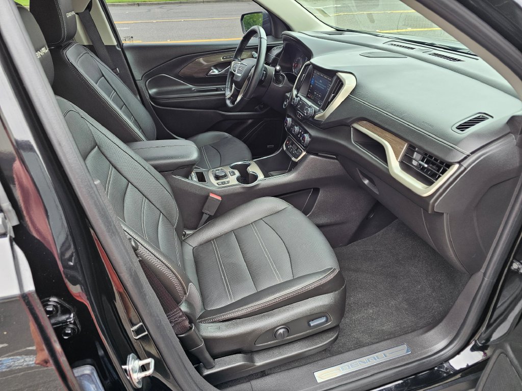 Used 2024 GMC Terrain Denali w/ Black Diamond Edition AWD/4WD image 12