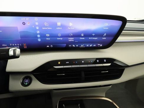 Used 2025 Buick Enclave Avenir image 17