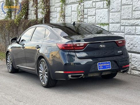 Used 2018 Kia Cadenza Premium image 4