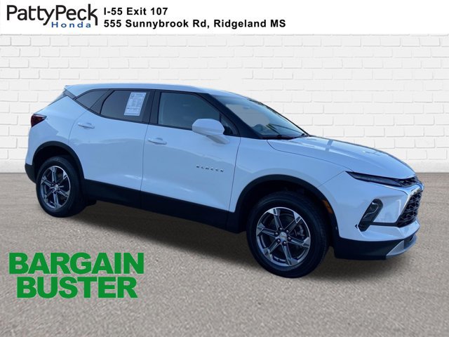 Used 2025 Chevrolet Blazer LT FWD image 1