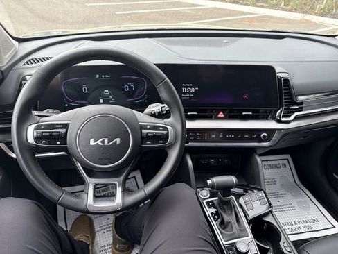 Used 2025 Kia Sportage EX image 5