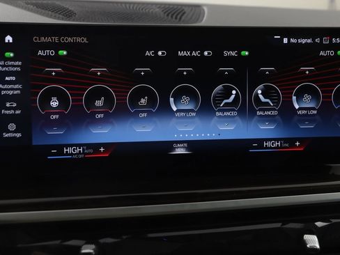 Used 2023 BMW X7 xDrive40i w/ Premium Package image 37