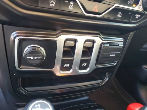 Used 2022 Jeep Wrangler Sport AWD/4WD image 15