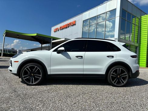Used 2019 Porsche Cayenne AWD/4WD image 2
