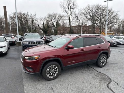 Used 2019 Jeep Cherokee Latitude Plus w/ Cold Weather Group image 3