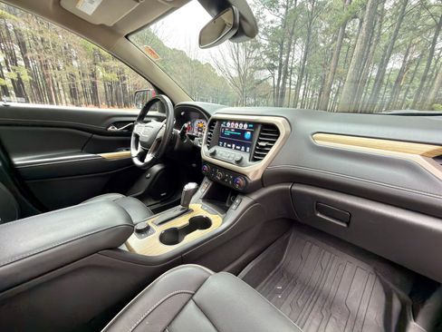 Used 2019 GMC Acadia Denali w/ Technology Package image 18